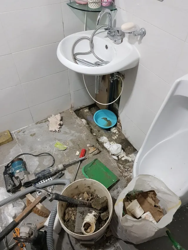 세면대 주변 바닥 개방